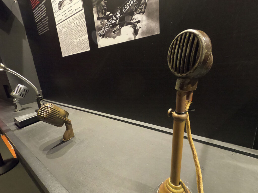 Muzeum Olimpijskie - mikrofony komentatorów